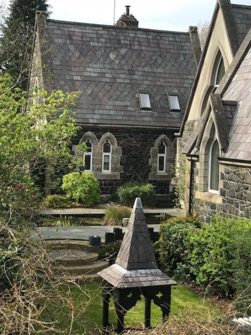 Old Schoolhouse, Galgormヴィラ エクステリア 写真