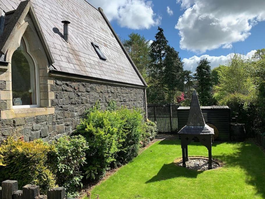 Old Schoolhouse, Galgormヴィラ エクステリア 写真