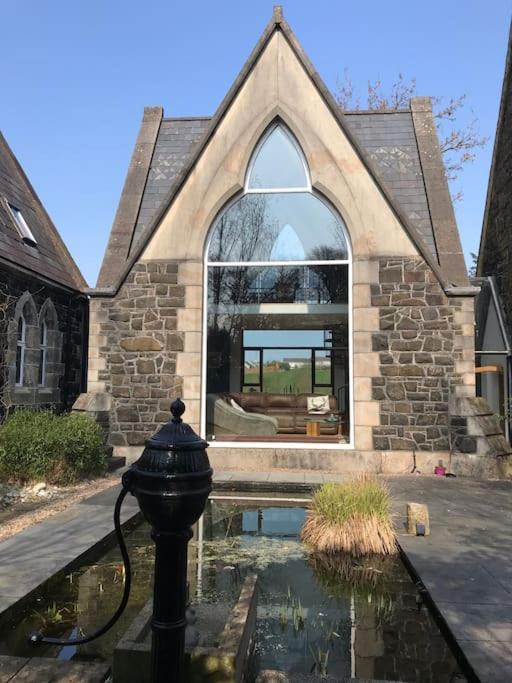Old Schoolhouse, Galgormヴィラ エクステリア 写真