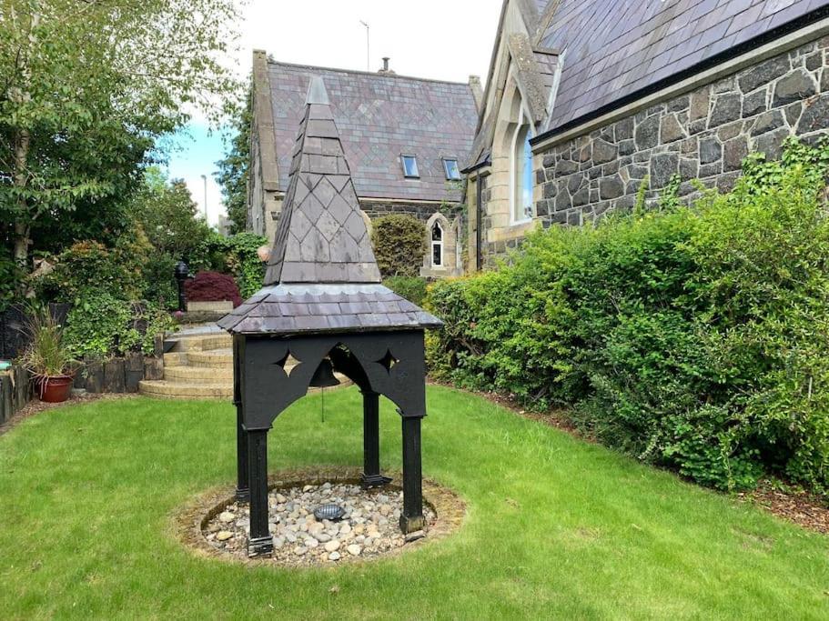 Old Schoolhouse, Galgormヴィラ エクステリア 写真