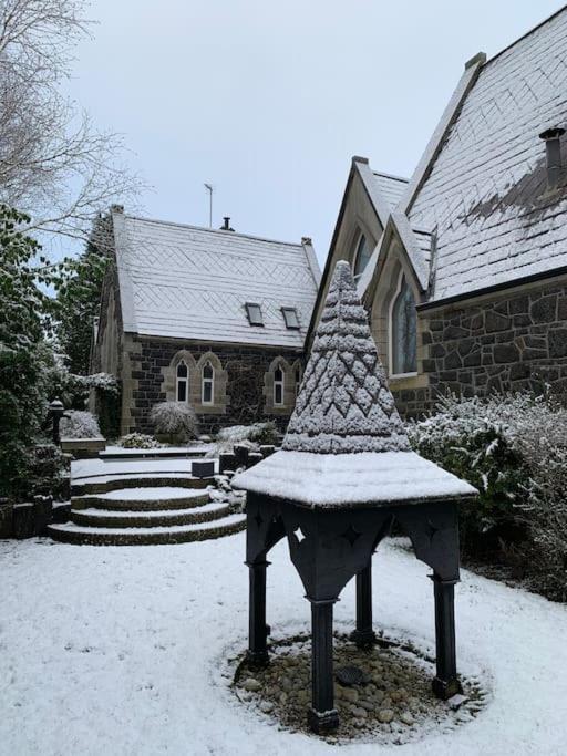 Old Schoolhouse, Galgormヴィラ エクステリア 写真