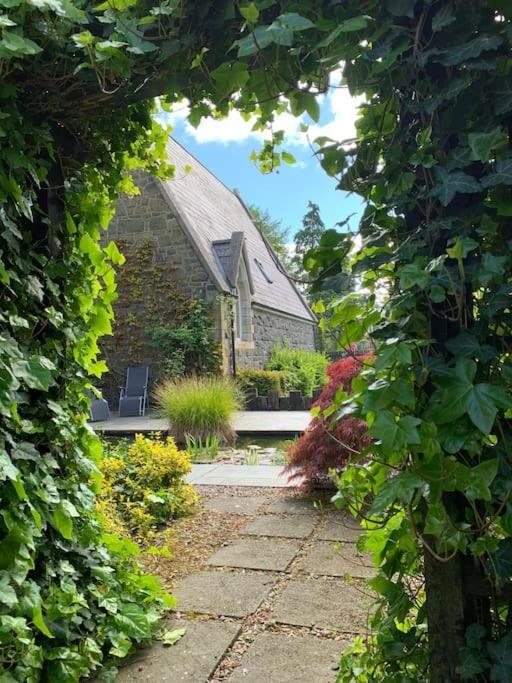 Old Schoolhouse, Galgormヴィラ エクステリア 写真