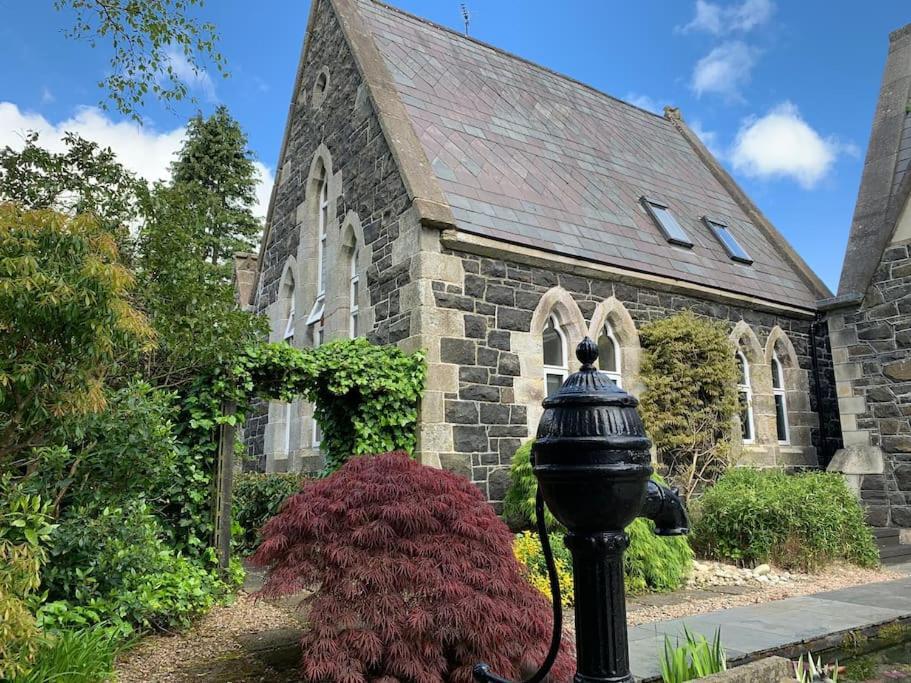 Old Schoolhouse, Galgormヴィラ エクステリア 写真